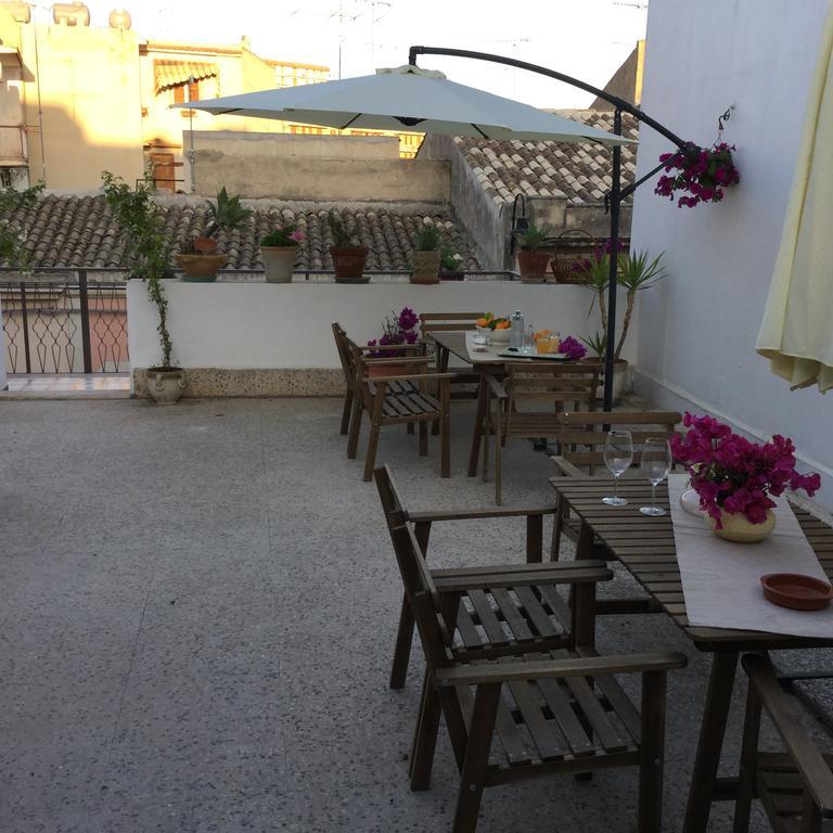 Case Vacanze Le Rose Vila Noto Exterior foto